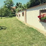 Kamillahaz Poroszló