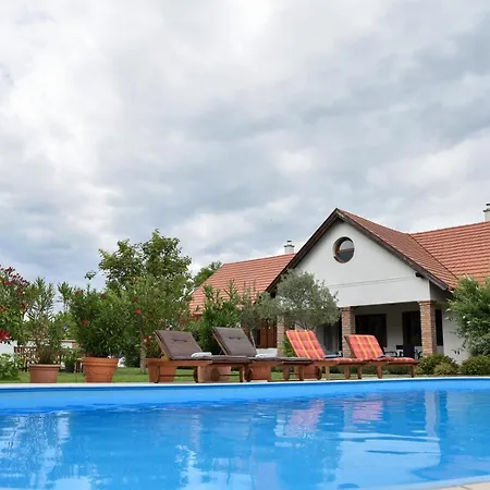 Casa de Férias Kamillaház *