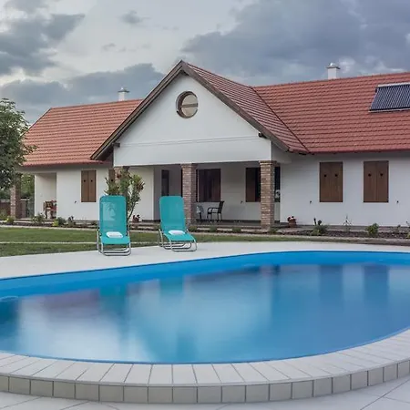 Casa de Férias Kamillaház Poroszló
