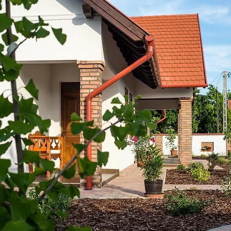 Casa de Férias Kamillaház Poroszló
