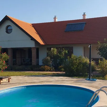 Casa de Férias Kamillaház Poroszló
