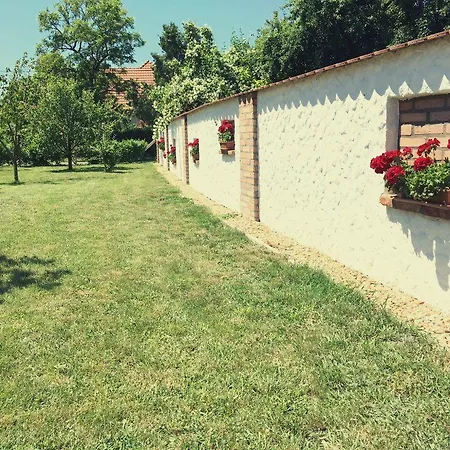 Kamillaház Poroszló
