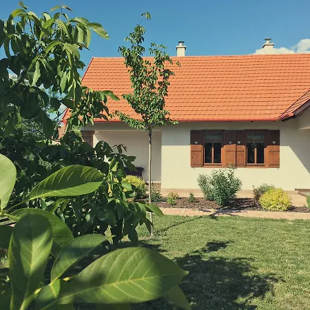 Casa de Férias Kamillaház *
